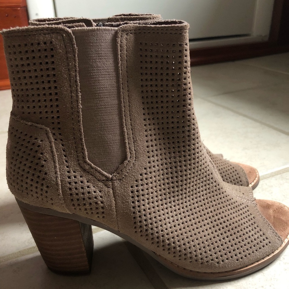 Tom’s ankle booties